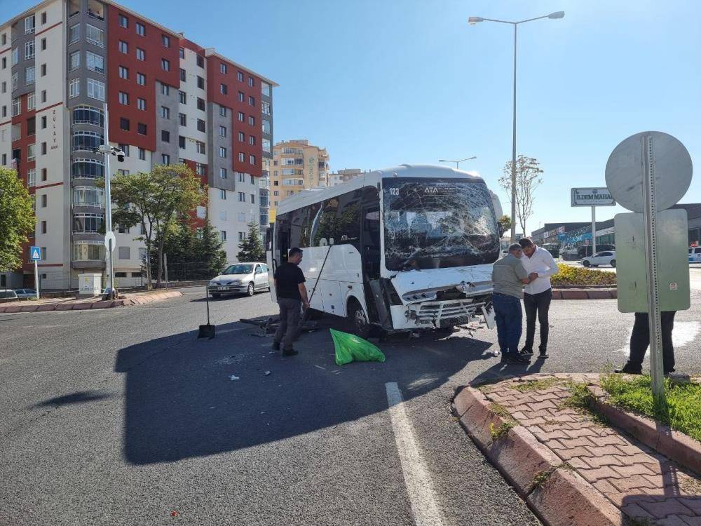 İşçi servisi ile kamyon çarpıştı! Çok sayıda yaralı var 6